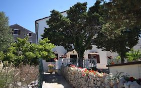 Apartments And Rooms With Parking Space Cunski, Losinj - 2498