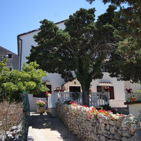 Apartments And Rooms With Parking Space Cunski, Losinj - 2498 Kültér fotó
